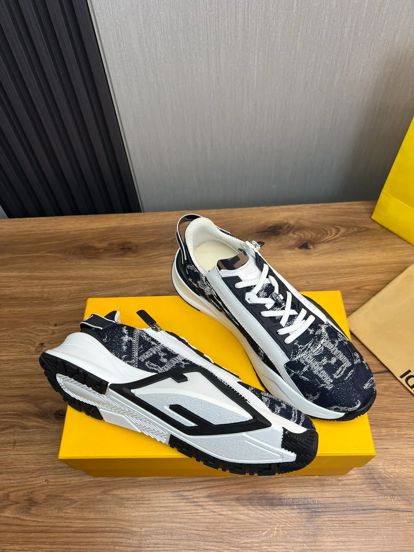Men's shoes 💰500💰 Fendi [Fendi] hot style is on the market 🔥Fashionable casual men's shoes 🔱 Made of original brand fly knit fabric. Original cowhide + breathable mesh lining + sheepskin feet. Perfect shape and top quality, you deserve it 🔜Original rubber outsole, ultra-light, non-slip and wear-resistant 👣 Standard size 38-44